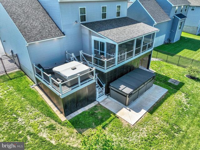 100 HOLLYHOCK DR, Manchester, PA 17345