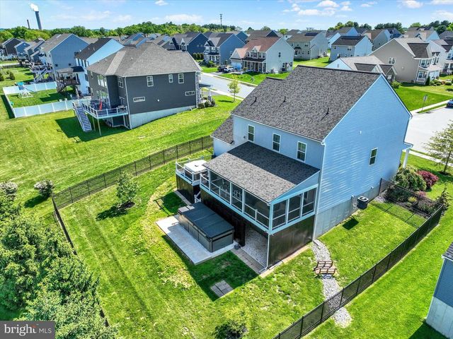 100 HOLLYHOCK DR, Manchester, PA 17345