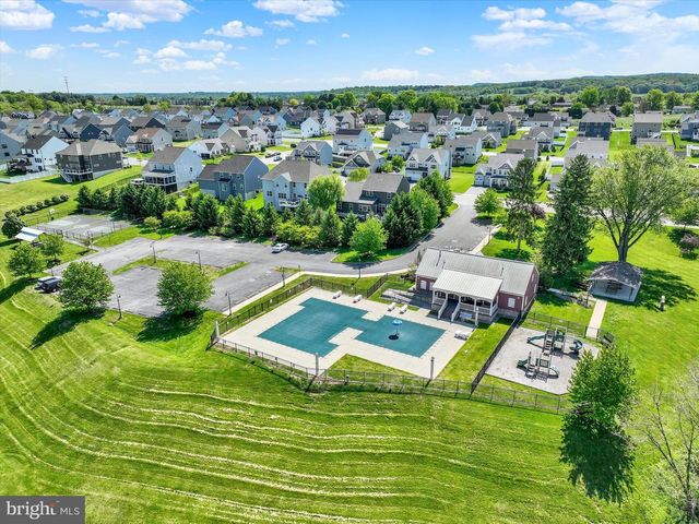 100 HOLLYHOCK DR, Manchester, PA 17345