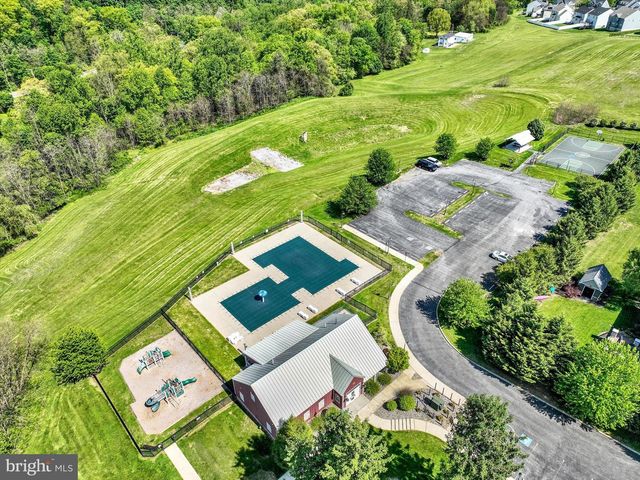 100 HOLLYHOCK DR, Manchester, PA 17345