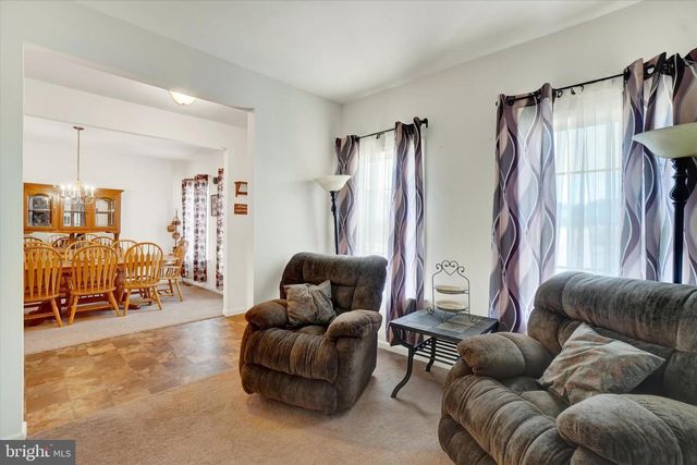 100 HOLLYHOCK DR, Manchester, PA 17345