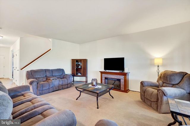 100 HOLLYHOCK DR, Manchester, PA 17345