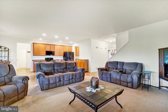 100 HOLLYHOCK DR, Manchester, PA 17345