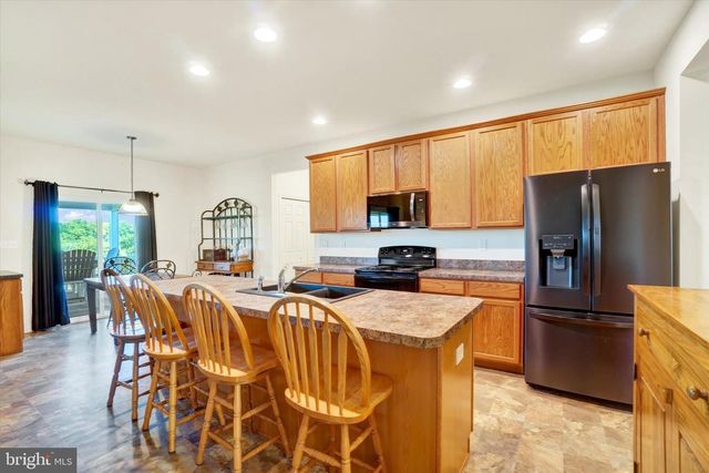 100 HOLLYHOCK DR, Manchester, PA 17345