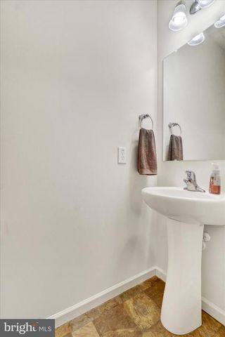 100 HOLLYHOCK DR, Manchester, PA 17345
