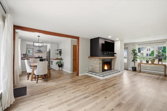 187 W Oak Grove STREET, Juneau, WI 53039