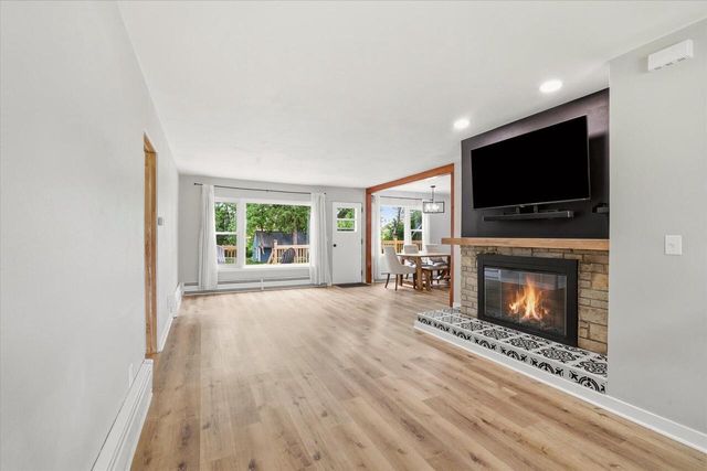 187 W Oak Grove STREET, Juneau, WI 53039