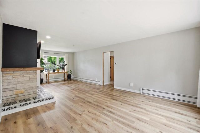 187 W Oak Grove STREET, Juneau, WI 53039