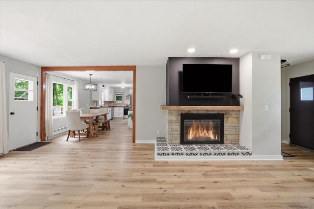 187 W Oak Grove STREET, Juneau, WI 53039