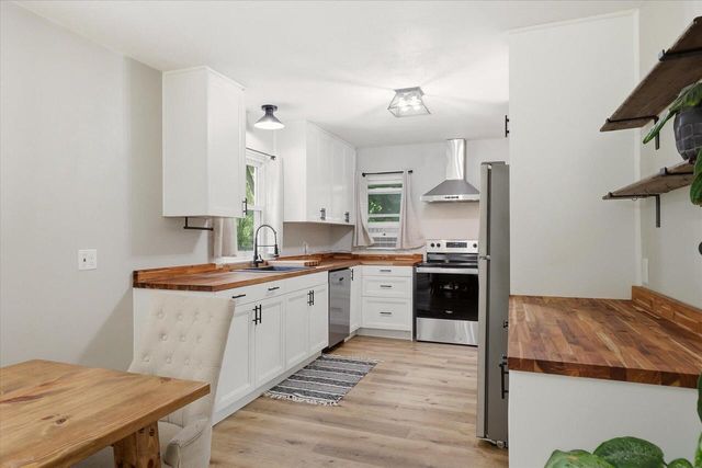 187 W Oak Grove STREET, Juneau, WI 53039