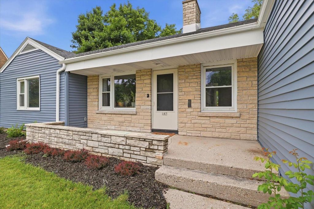 187 W Oak Grove STREET, Juneau, WI 53039