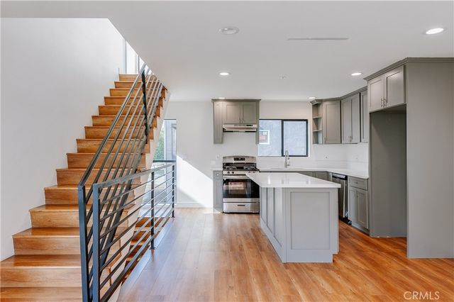 11508 Emelita Street 11510, North Hollywood, CA 91601