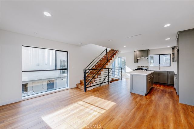 11508 Emelita Street 11510, North Hollywood, CA 91601