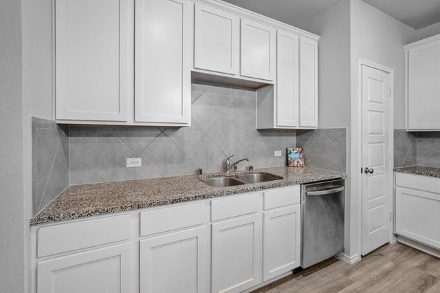 438 Camas Creek Lane, Magnolia, TX 77354