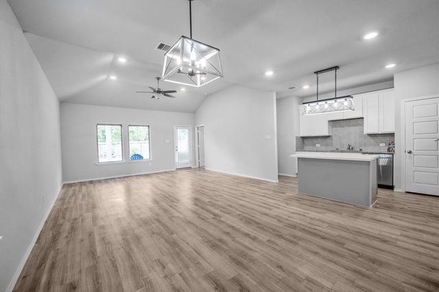 438 Camas Creek Lane, Magnolia, TX 77354