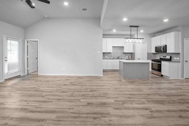 438 Camas Creek Lane, Magnolia, TX 77354