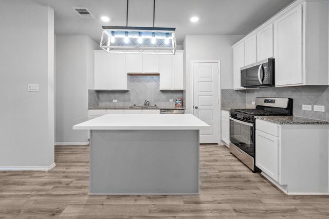 438 Camas Creek Lane, Magnolia, TX 77354