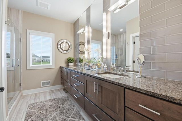 236 Four Winds COURT, Hartland, WI 53029
