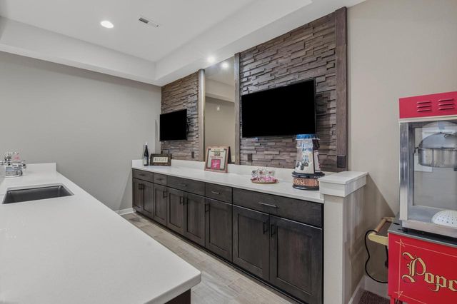 236 Four Winds COURT, Hartland, WI 53029