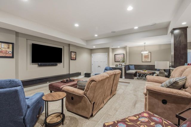 236 Four Winds COURT, Hartland, WI 53029