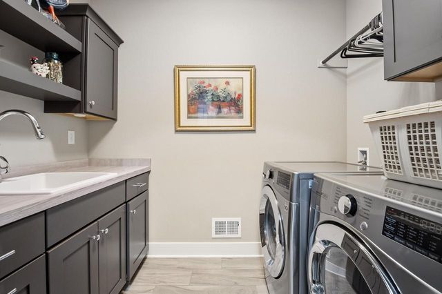 236 Four Winds COURT, Hartland, WI 53029