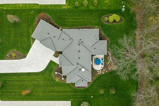 236 Four Winds COURT, Hartland, WI 53029