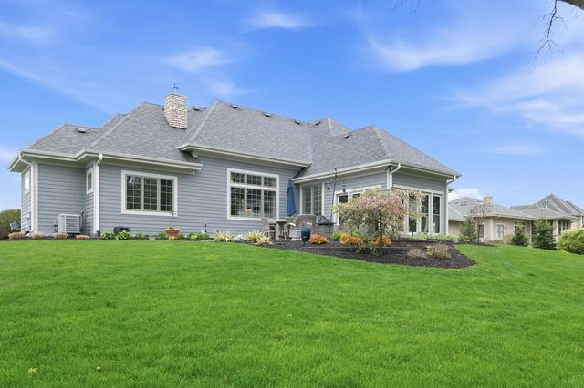 236 Four Winds COURT, Hartland, WI 53029