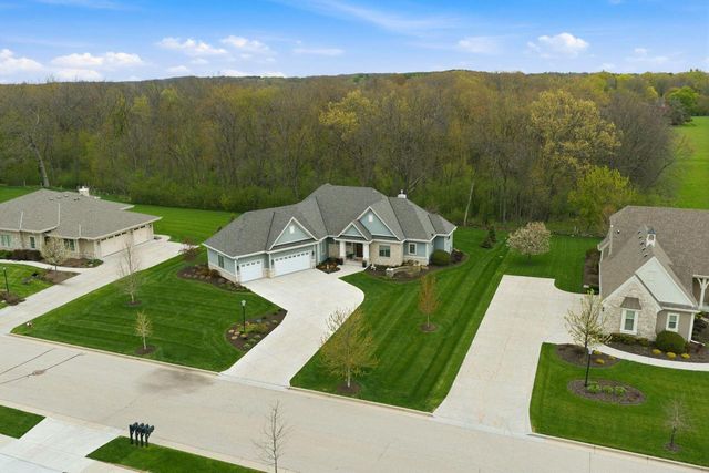 236 Four Winds COURT, Hartland, WI 53029