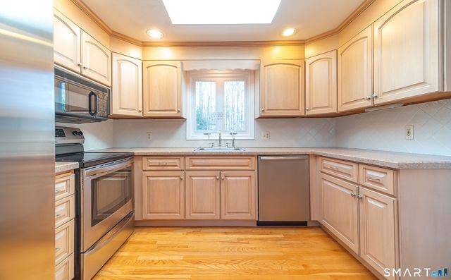 200 Howard Drive, Hamden, CT 06514