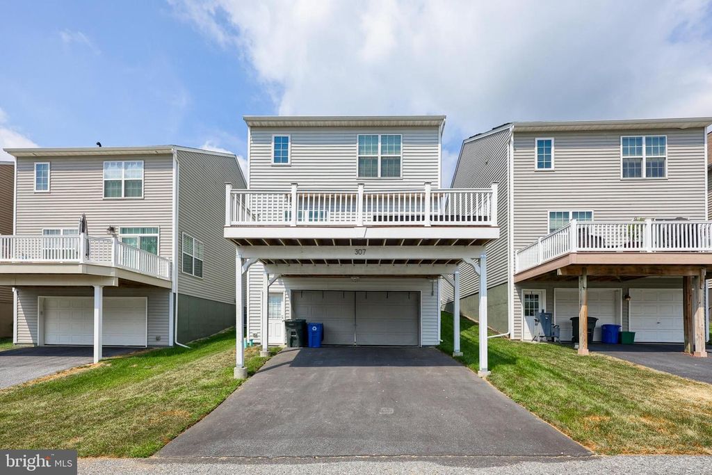 307 BRITTANY LN, Mount Joy, PA 17552
