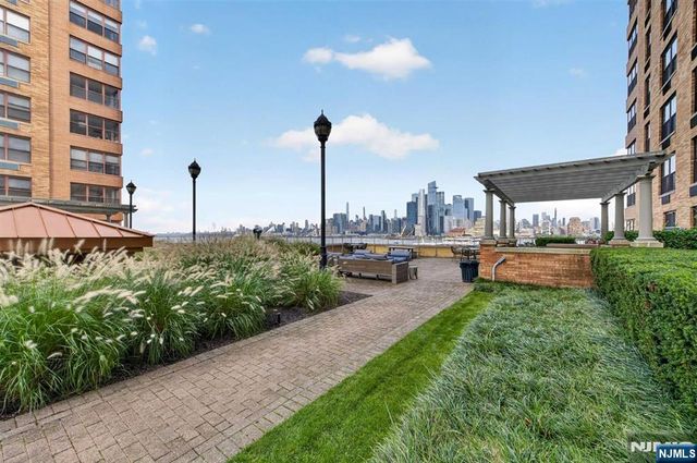 2 Constitution Court 1008, Hoboken, NJ 07030