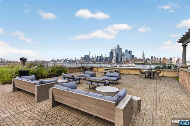 2 Constitution Court 1008, Hoboken, NJ 07030