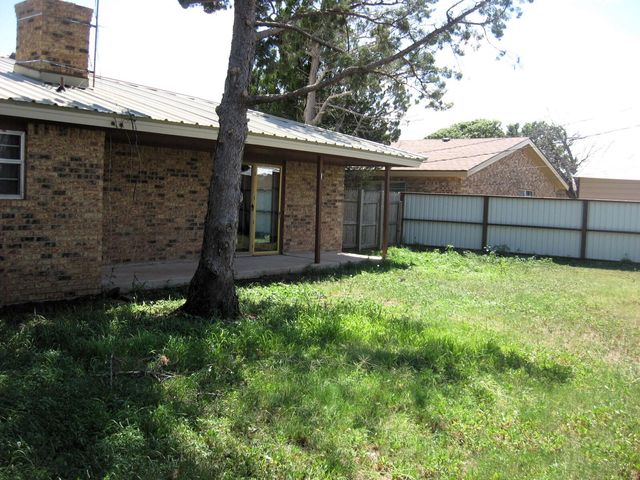 311 Douglas Street, Levelland, TX 79336