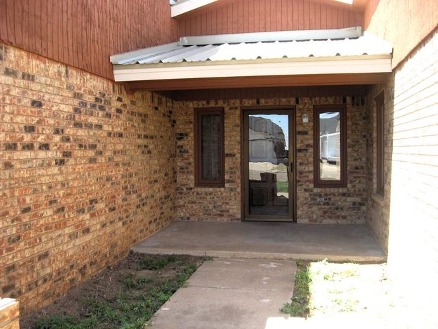 311 Douglas Street, Levelland, TX 79336