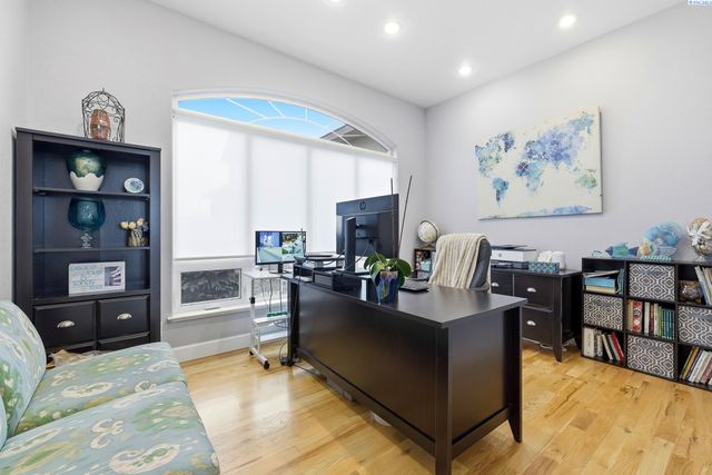 108133 E 217 Pr Se, Kennewick, WA 99338