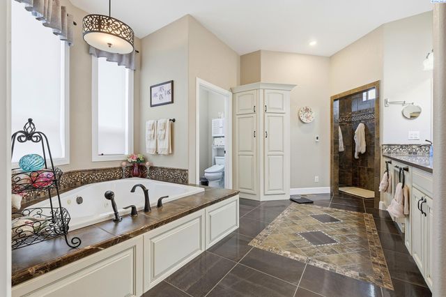 108133 E 217 Pr Se, Kennewick, WA 99338