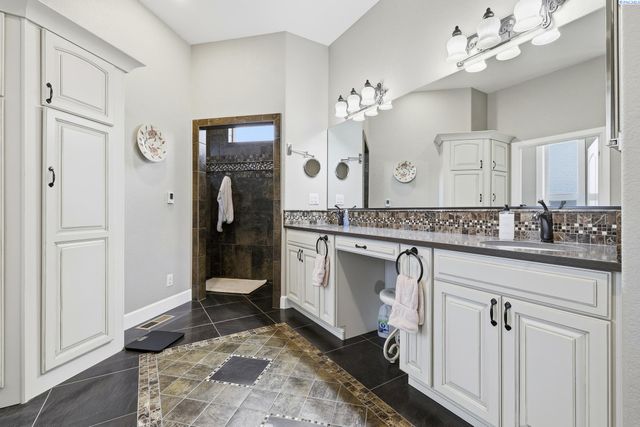 108133 E 217 Pr Se, Kennewick, WA 99338