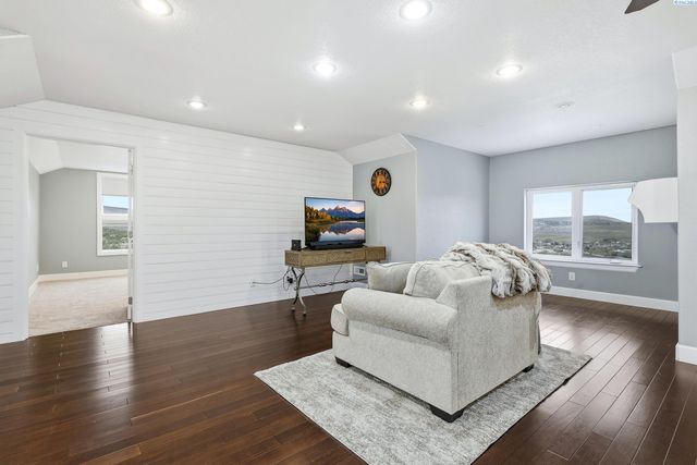 108133 E 217 Pr Se, Kennewick, WA 99338