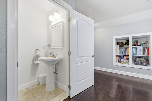 108133 E 217 Pr Se, Kennewick, WA 99338