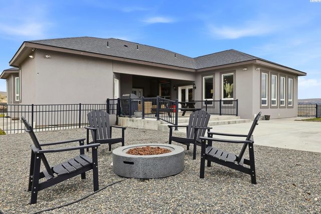 108133 E 217 Pr Se, Kennewick, WA 99338