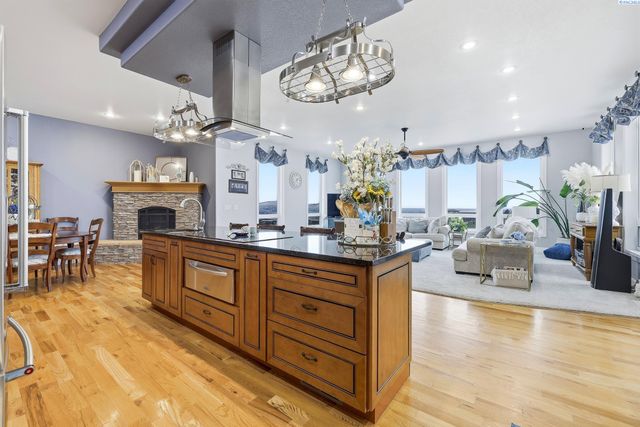 108133 E 217 Pr Se, Kennewick, WA 99338