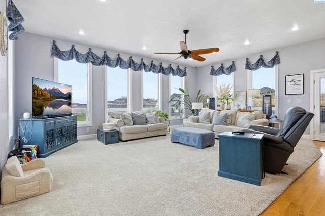 108133 E 217 Pr Se, Kennewick, WA 99338