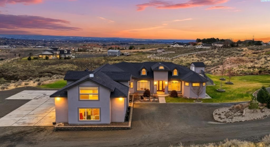 108133 E 217 Pr Se, Kennewick, WA 99338