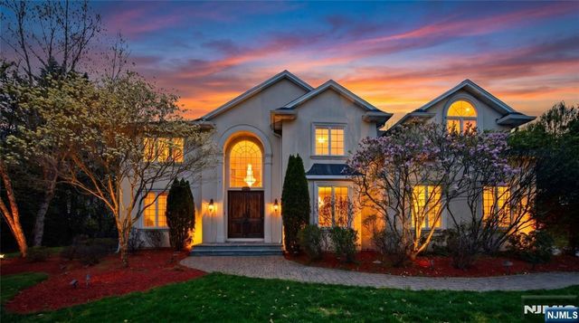 43 Beverly Road, Hillsdale, NJ 07642