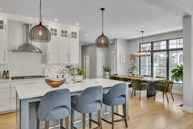 32 Lantern Lane, Wellesley, MA 02481