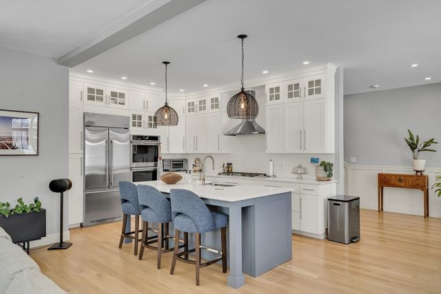 32 Lantern Lane, Wellesley, MA 02481