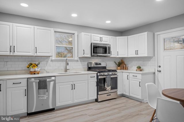 2 RIVER PL, Pennsville, NJ 08070