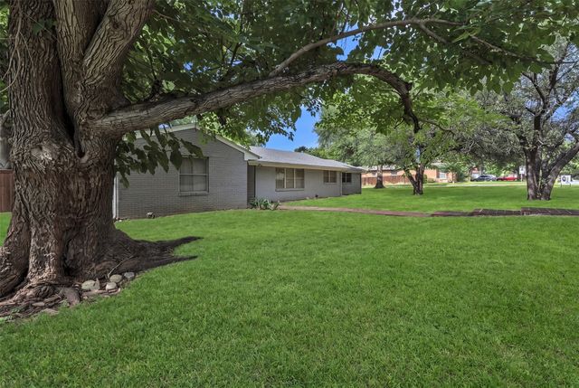 4437 Tamworth Road, Fort Worth, TX 76116