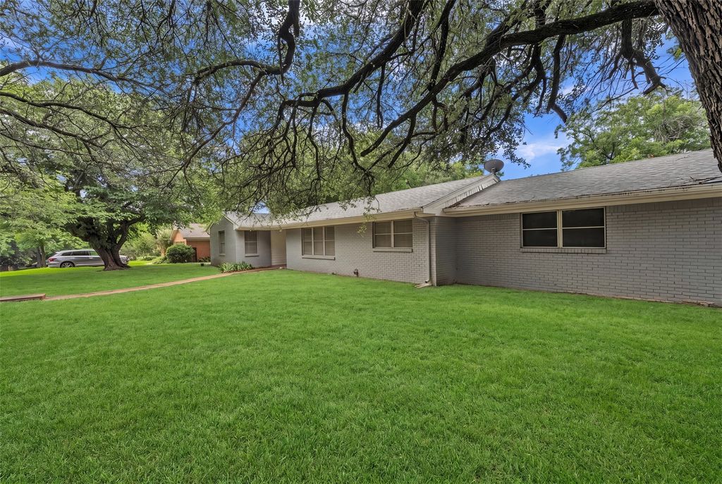 4437 Tamworth Road, Fort Worth, TX 76116