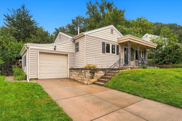 216 ELMWOOD Drive, Council Bluffs, IA 51503